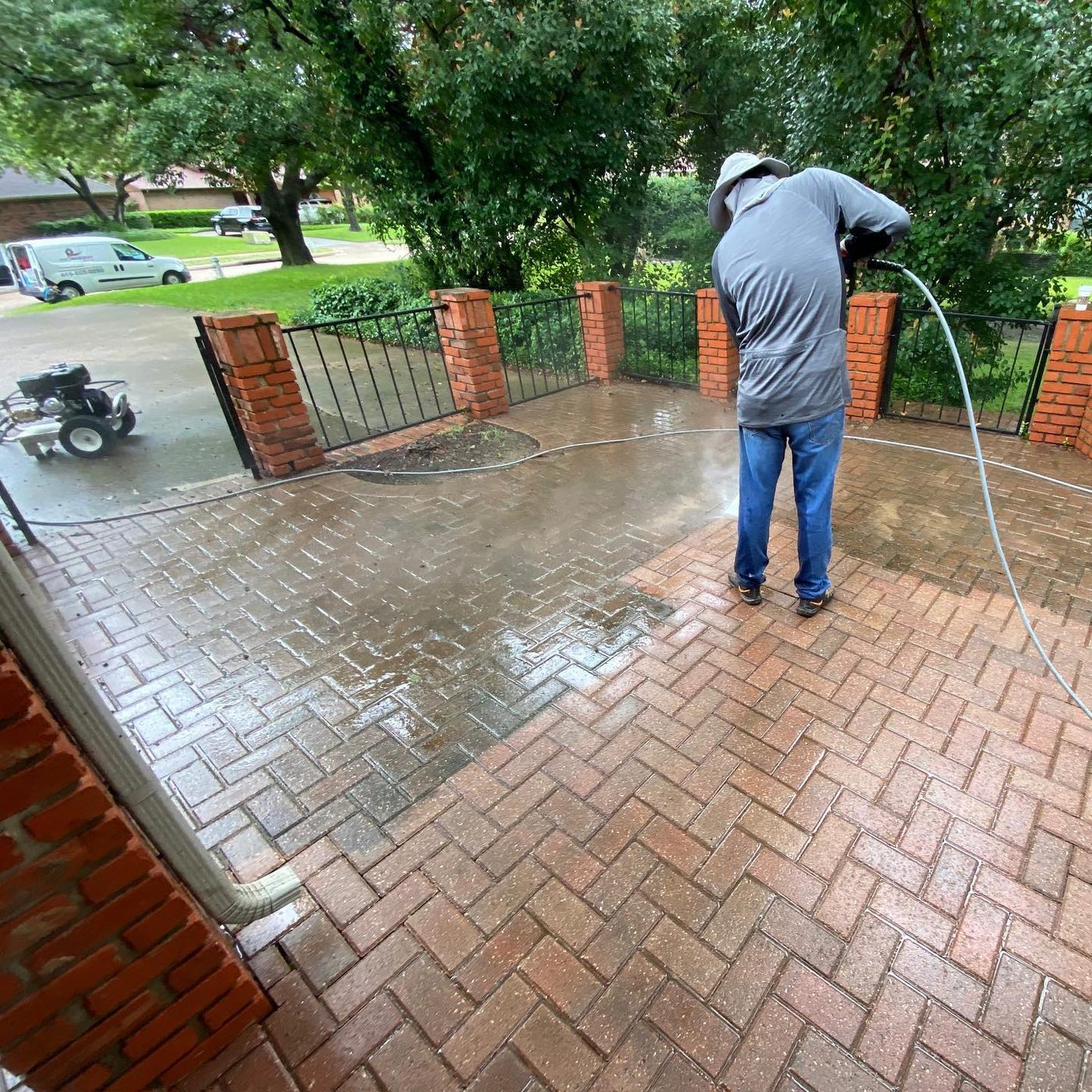 Pranje pločnika i staza pod visokim pritiskom — Belgross Sarajevo